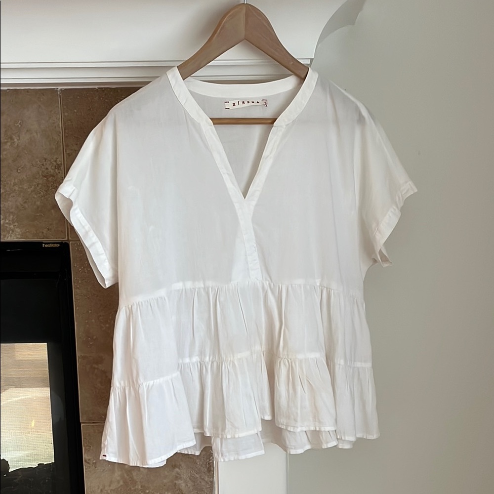XiRENA Crisp White V-Neck Blouse